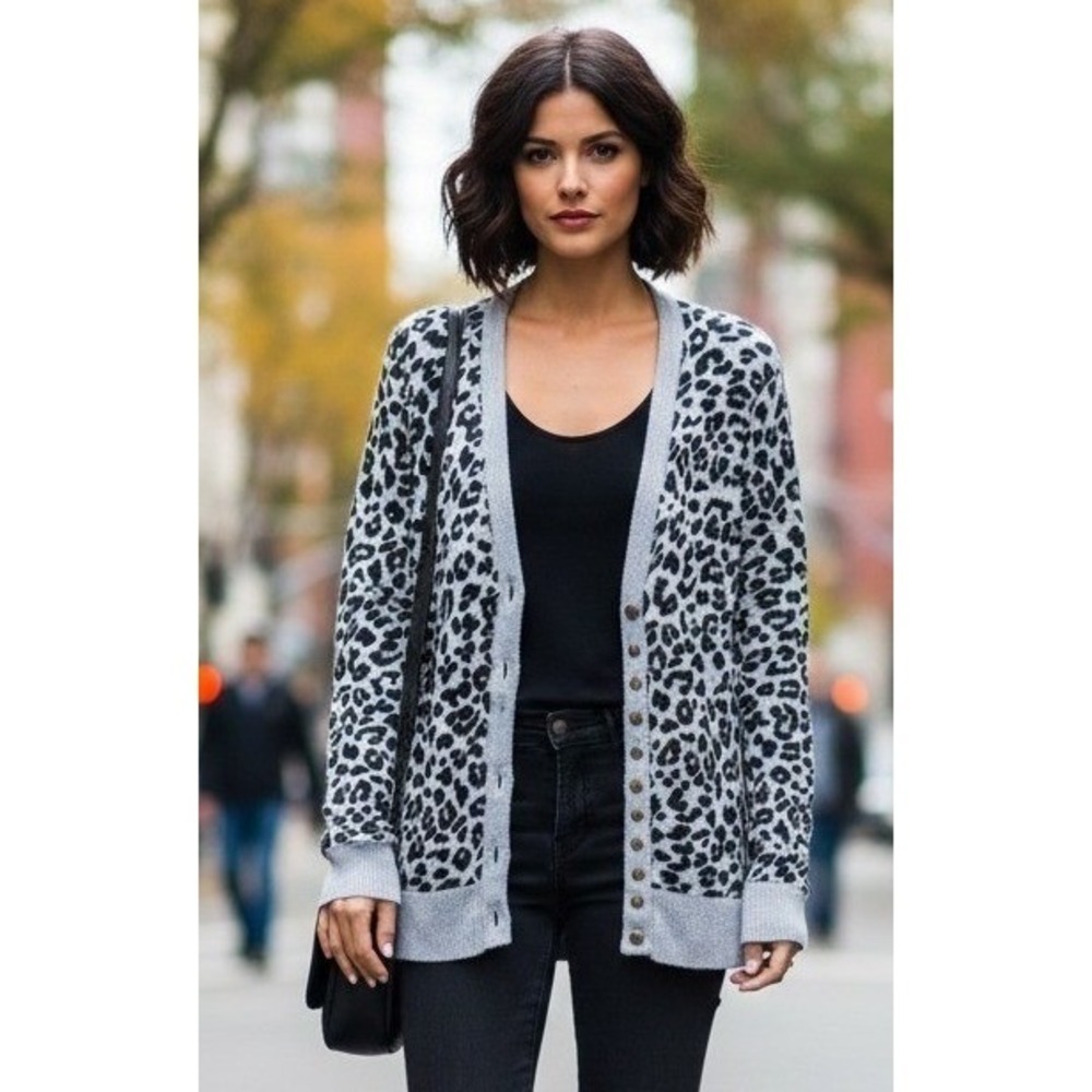 Zenana Cardigan Sweater Women's L Leopard Print V-Neck Snap Long Sleeve Outdoor